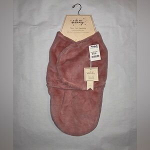 Dreamy Blush Faux Fur Baby Swaddle – 0–3M 🖤 Super Soft & Cozy